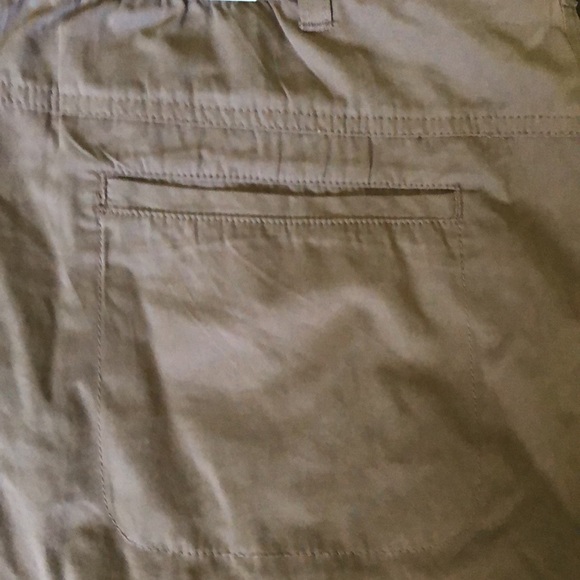 Penningtons - NWT - Chicago fit Capris - Picture 5 of 6